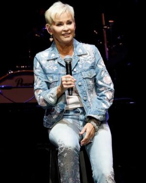 Lorrie Morgan Instagram - I was so honored to be a part of the tribute to the remarkable Ronnie Milsap last night at Bridgestone Arena in Nashville. What an amazing gathering of incredible stars and friends. I loved singing “I’d Be A Legend In My Time” for a man who surely is just that!

📷: Jason Kempin/Getty Images