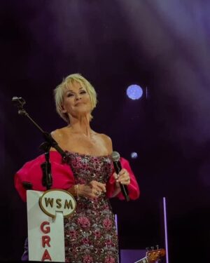 Lorrie Morgan Instagram - Thank you @opry for 40 years! ✨#lorriemorgan #grandoleopry #countrymusic #classiccountry
