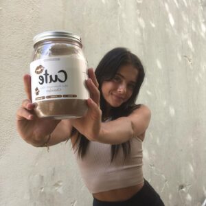 Lou Baudry Instagram - Healthy life with @cutenutritionfr ✨ 
• Leurs shakes sont remplis de toutes les vitamines et minéraux essentiels 💕🙈💓
💛🌞-20 % avec mon code LOU20 🌞💛