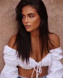 Actress Lou Baudry HD Instagram Photos and Wallpapers January 2022