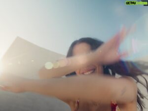 Lou-Pascal Tremblay Instagram - Dernière pub réalisée pour @nana.the.brand ☀️ Avec : @marinabastarache @tresduchelle & @mynameisaicha  Réalisation et Direction photo : 🤟🏼 MUA : Sophie Parrot  Styliste : @arianes 
Grading : @thomas.dauteuil / @shedmtl  Montage & sound design : 🤟🏼 S/O : @mmxmessier @bryanallie_