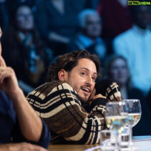 Lou-Pascal Tremblay Instagram - J’ai réalisé un de mes plus grands rêves / défi perso en carrière : avoir assez tourné de stock pour être reçus aux @enfantsdelatele 🫡 C’est ce soir, 20h sur @icirctele