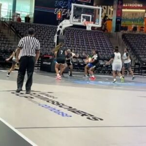 Lou Williams Instagram - Our girls got to warm up the court for the @atlantadream today!!! WINNERS U!!! 💪🏾💪🏾💪🏾💪🏾