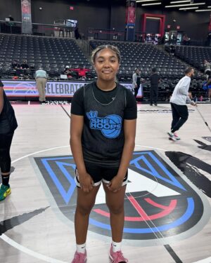 Lou Williams Instagram - Our girls got to warm up the court for the @atlantadream today!!! WINNERS U!!! 💪🏾💪🏾💪🏾💪🏾