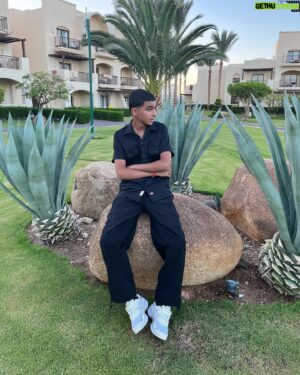 Louai El Amrousy Instagram - Bien arrivé en Égypte 🇪🇬 c’est léger ✨✌🏽