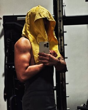 Louis Cheung Instagram - 個個都去旅行
我依D留港操嘢🏋🏻‍♀️

有冇人同我一樣冇去玩吖？
🥹come on , hug hug 先🫂