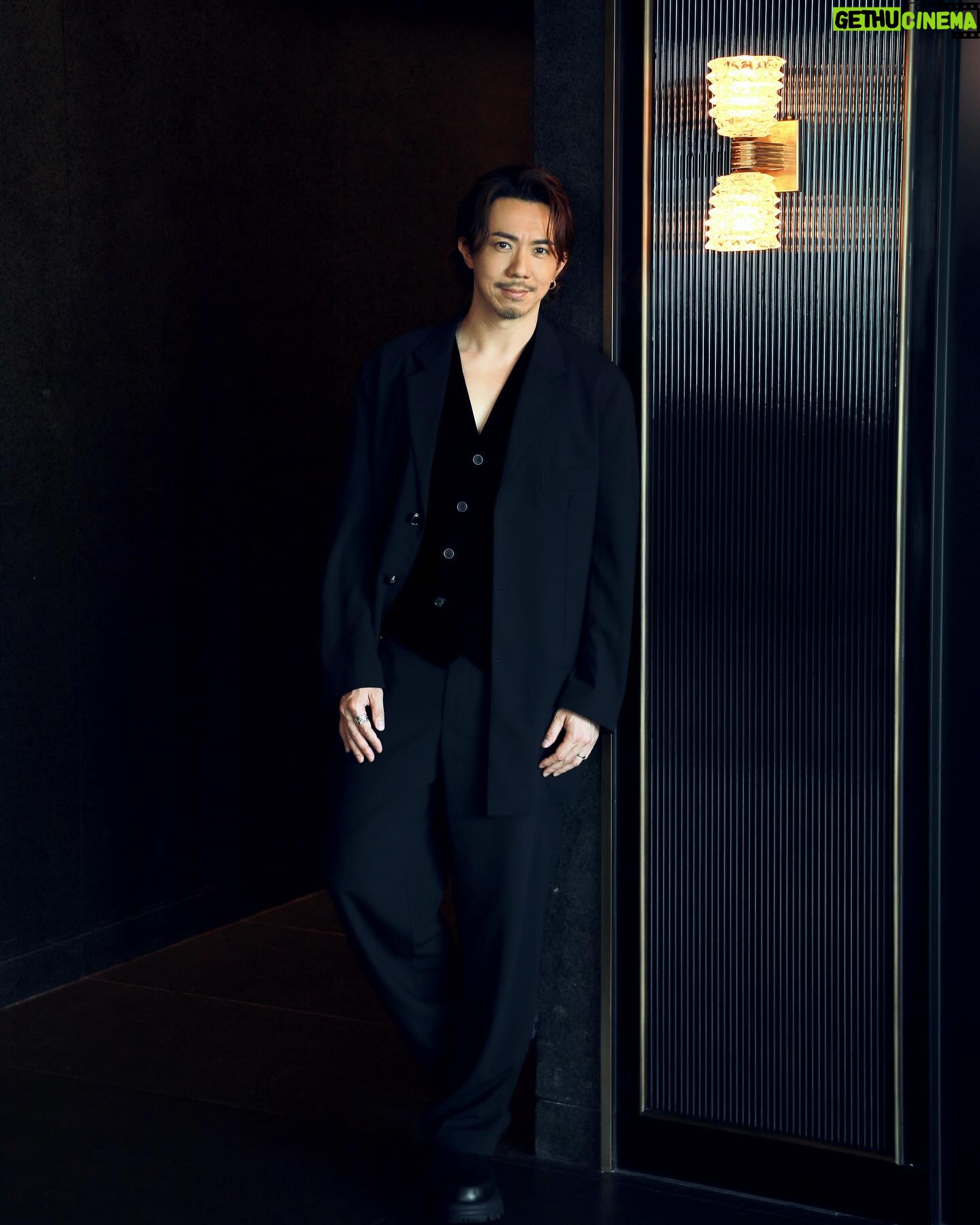 Louis Cheung - 25.6K Likes - ✨
謝謝團隊為我和張先生
精心篩選典雅簡約的造型
由張先生的頒獎嘉賓
到今年我的最佳女主角提名
一切都如夢似幻🥰
大家都喜歡我們的造型嗎?
Wardrode | @giorgioarmani #GiorgioArmani
Make Up (Kay)| @kriswong.520
Hair (Kay) | @singsing113
Make Up (Louis)| @l_evinbo
Hair (Louis) | @samchair_
Photography | @ssamtso