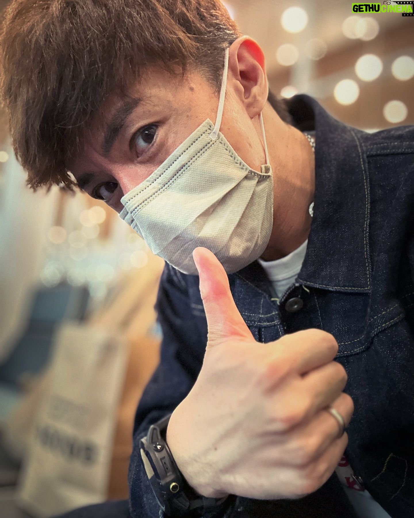 Louis Cheung - 5.1K Likes - 一眨眼又完成拍攝💪🏼
非常感謝馬來西亞朋友同埋劇組嘅照顧🇲🇾❤️
希望好快又有機會過嚟拍攝🔥✨
返屋企嚕💕