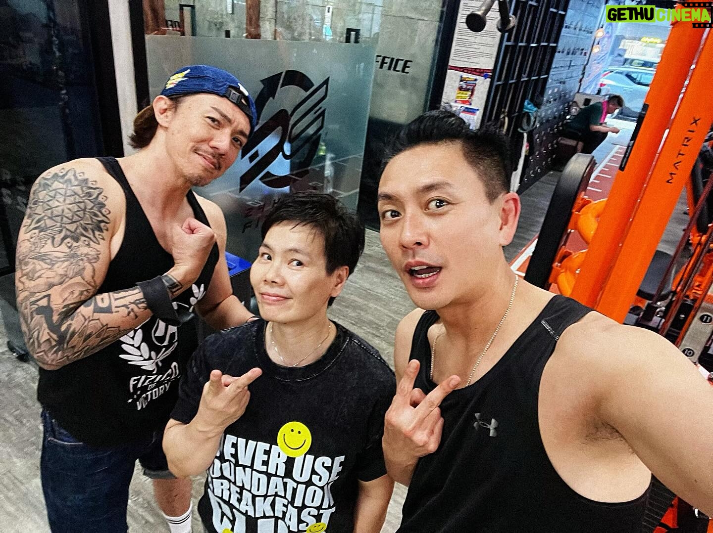 Louis Cheung - 16K Likes - 諗諗吓好似第一次喺健身室撞到😂
真係要影返張相留念😝💪🏼
我認我機心好重,
第一張相,擺啱pose , 隻手老年咁大😂💪🏼
@boscomine
@brenda_lo_lo
@bc24hk
