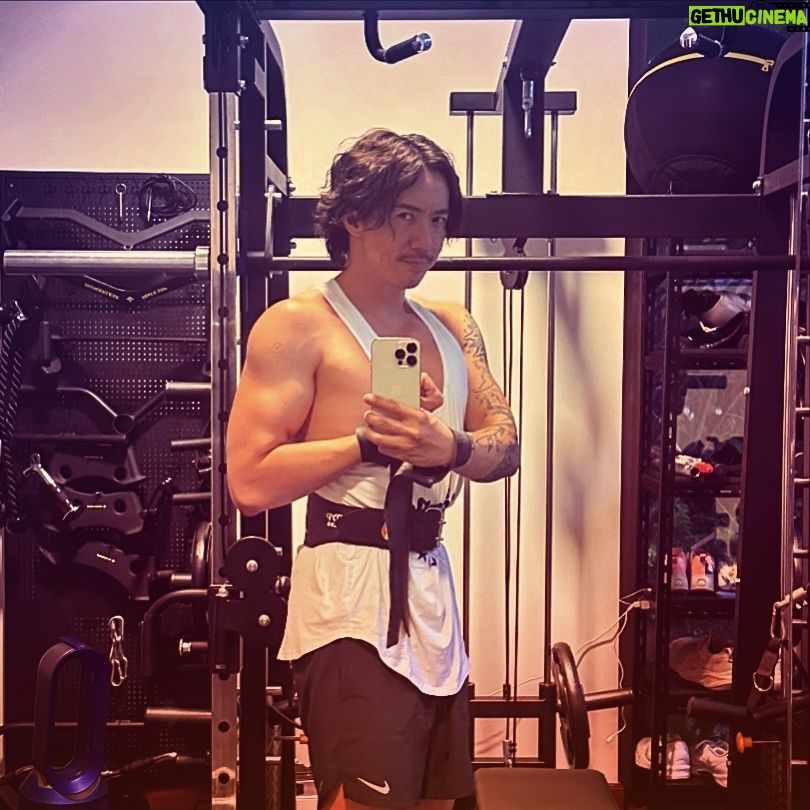 Louis Cheung - 5.2K Likes - Let’s go 💪🏼
最近好努力,每日Cardio , on diet , weight training 🔥
減咗差唔多10磅,繼續努力🔥
為咗個角色,頂住🤘🏼
多謝師父嘅鼓勵💪🏼
@brenda_lo_lo