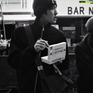 Louis Chiang Instagram - 看啥？