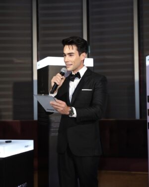 Louis Hesse d'Alzon Instagram - รับหน้าที่พิธีกรกับงานเปิดตัว @moorgen.th Luxury Home Automation อย่างเป็นทางการที่เกษรวิลเลจ ยินดีด้วยนะครับ 😁