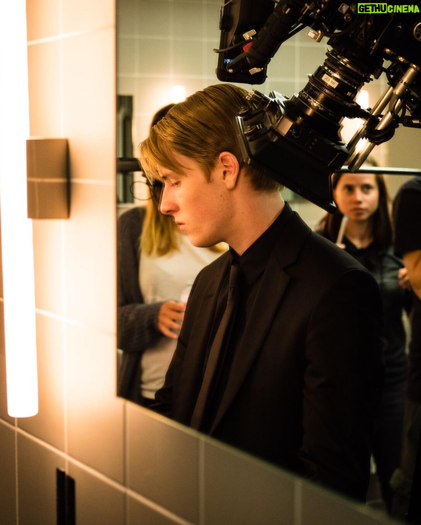 Louis Hofmann - 128.2K Likes - PRÉLUDE von Sabrina Sarabi — ab heute im Kino || @livlisa.fries @nussi_zabrino