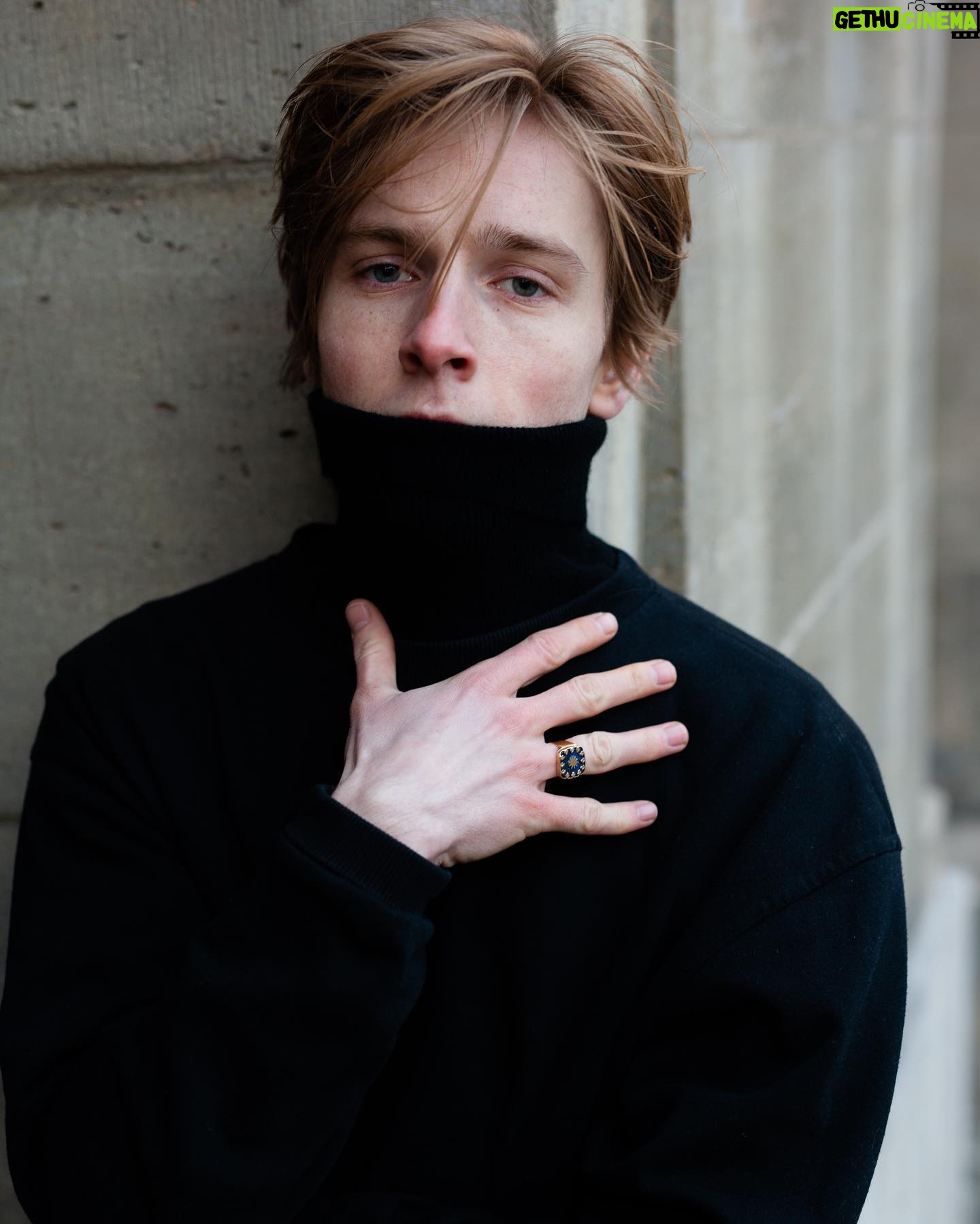 Louis Hofmann - 398.5K Likes - @jakob.fliedner did it again . #goodbyemullet