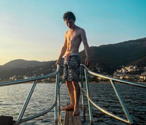 Louis Hynes Instagram - If I tense any harder in these I’ll get a hernia 🇹🇷🇹🇷