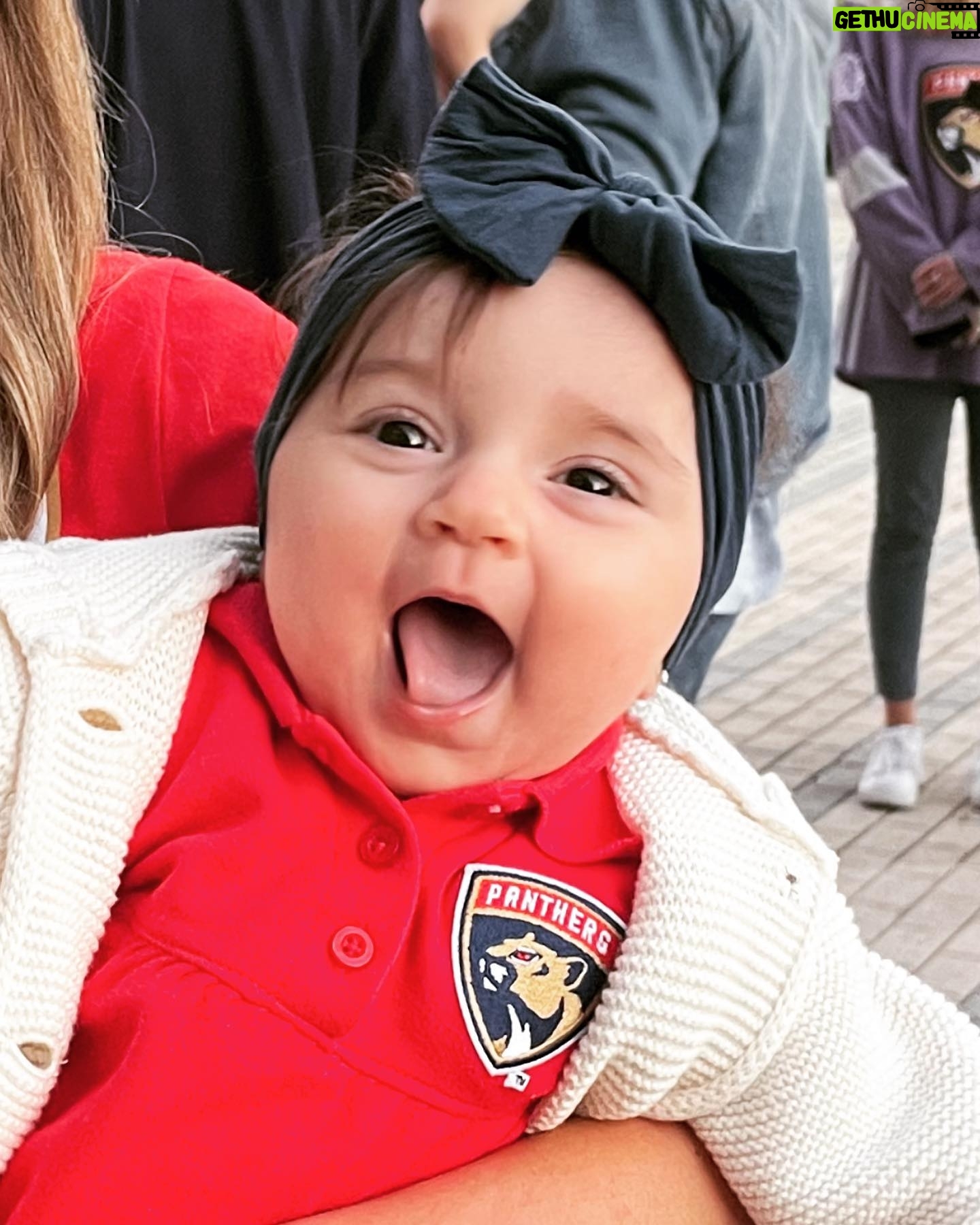 Louis-Philippe Lacroix - 5.3K Likes - Game #3 round 1 cet après-midi pour notre chum @jonnyhuby11! Samie04 got your back brothaaaa! Gros chilling avec toutes tes chums au gym pour te regarder scorer 1-2 goals comme d’hab! Go @flapanthers go! #madsamie #panthers #playoffs #hockey #baby
