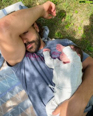 Louis-Philippe Lacroix Instagram - Bonne fête ma p’tite chérie! T’as changé ma vie pour le mieux à jamais! Tu assagis mon cœur de papa jour après jour et ce pour le restant de ma vie! J’ai déjà hâte que tu me présente ton nouveau chum à 14 ans et que je le regarde d’un air soucieux et menaçant 👀 (joke 😂) Profite de ta journée de fête avec ceux qui t’aime! T’es un bon bébé je t’aime ❤️❤️❤️ … Popa 🥹❤️ #daughter #birthday #1year #dad #love