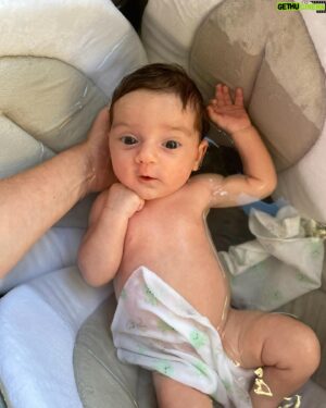 Louis-Philippe Lacroix Instagram - Bonne fête ma p’tite chérie! T’as changé ma vie pour le mieux à jamais! Tu assagis mon cœur de papa jour après jour et ce pour le restant de ma vie! J’ai déjà hâte que tu me présente ton nouveau chum à 14 ans et que je le regarde d’un air soucieux et menaçant 👀 (joke 😂) Profite de ta journée de fête avec ceux qui t’aime! T’es un bon bébé je t’aime ❤️❤️❤️ … Popa 🥹❤️ #daughter #birthday #1year #dad #love