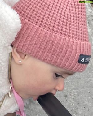 Louis-Philippe Lacroix Instagram - Bonne fête ma p’tite chérie! T’as changé ma vie pour le mieux à jamais! Tu assagis mon cœur de papa jour après jour et ce pour le restant de ma vie! J’ai déjà hâte que tu me présente ton nouveau chum à 14 ans et que je le regarde d’un air soucieux et menaçant 👀 (joke 😂) Profite de ta journée de fête avec ceux qui t’aime! T’es un bon bébé je t’aime ❤️❤️❤️ … Popa 🥹❤️ #daughter #birthday #1year #dad #love