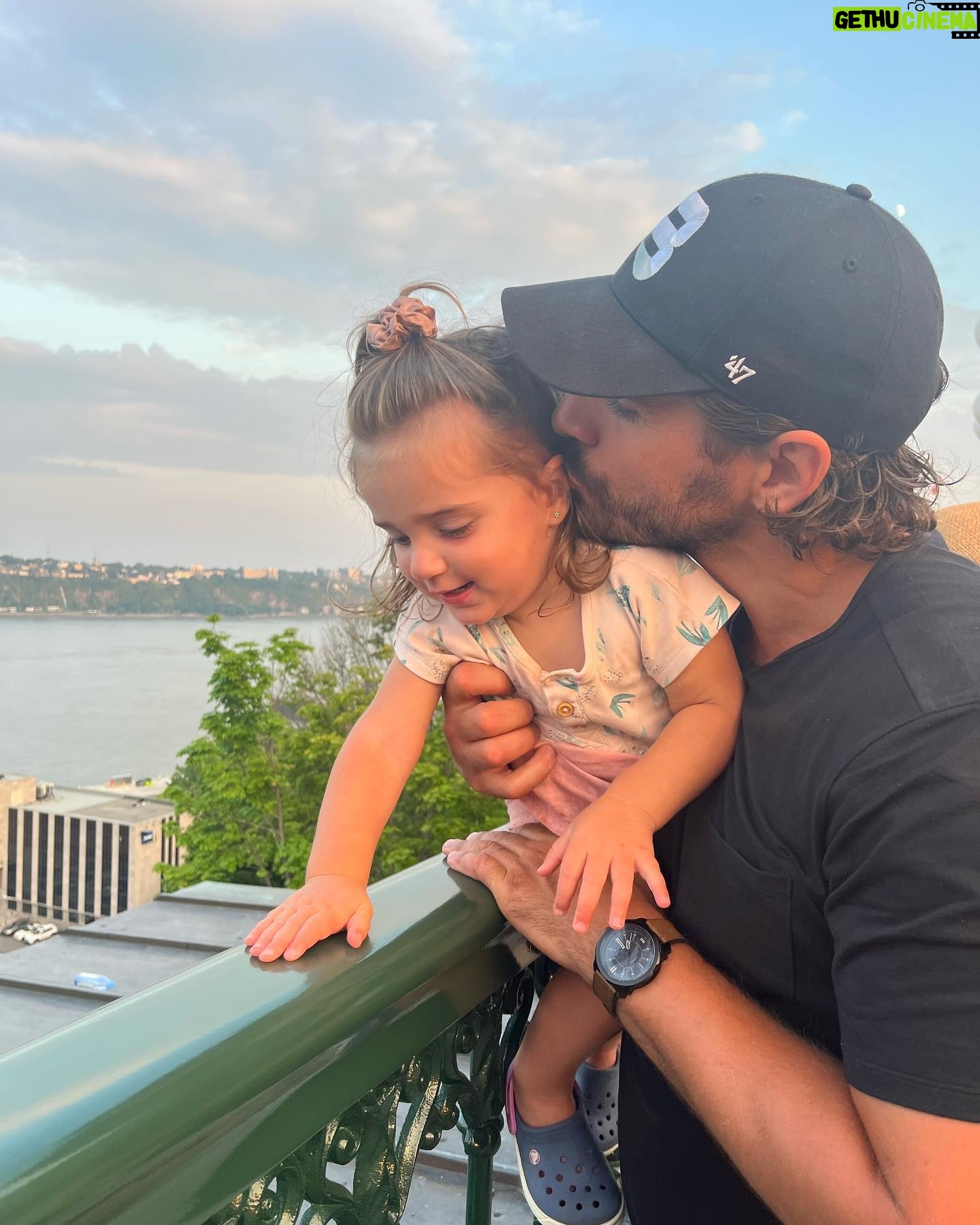 Louis-Philippe Lacroix - 5.3K Likes - Bonne fête à ma puce de 2 ans! 🥳❤️
Tu me comble de bonheur depuis le jour que ta mère t’a mise au monde. Avant je croyais vouloir plus un gars qu’une fille comme enfant par contre depuis que tu fais fondre mon cœur jour après jour depuis maintenant 730 jours je peux confirmer que si c’était à refaire je voudrais une p’tite fille et non un gars 🥹❤️👧🏽. Contente, fatiguée, souriante,téméraire,ricaneuse,
chialeuse,sociable,affamée,peteuse..bref peu importe comment tu feel je t’aime toujours autant!
Happy birthday Samie chouuuuu 💋❤️
#birthday #daughter #2yearsold #love