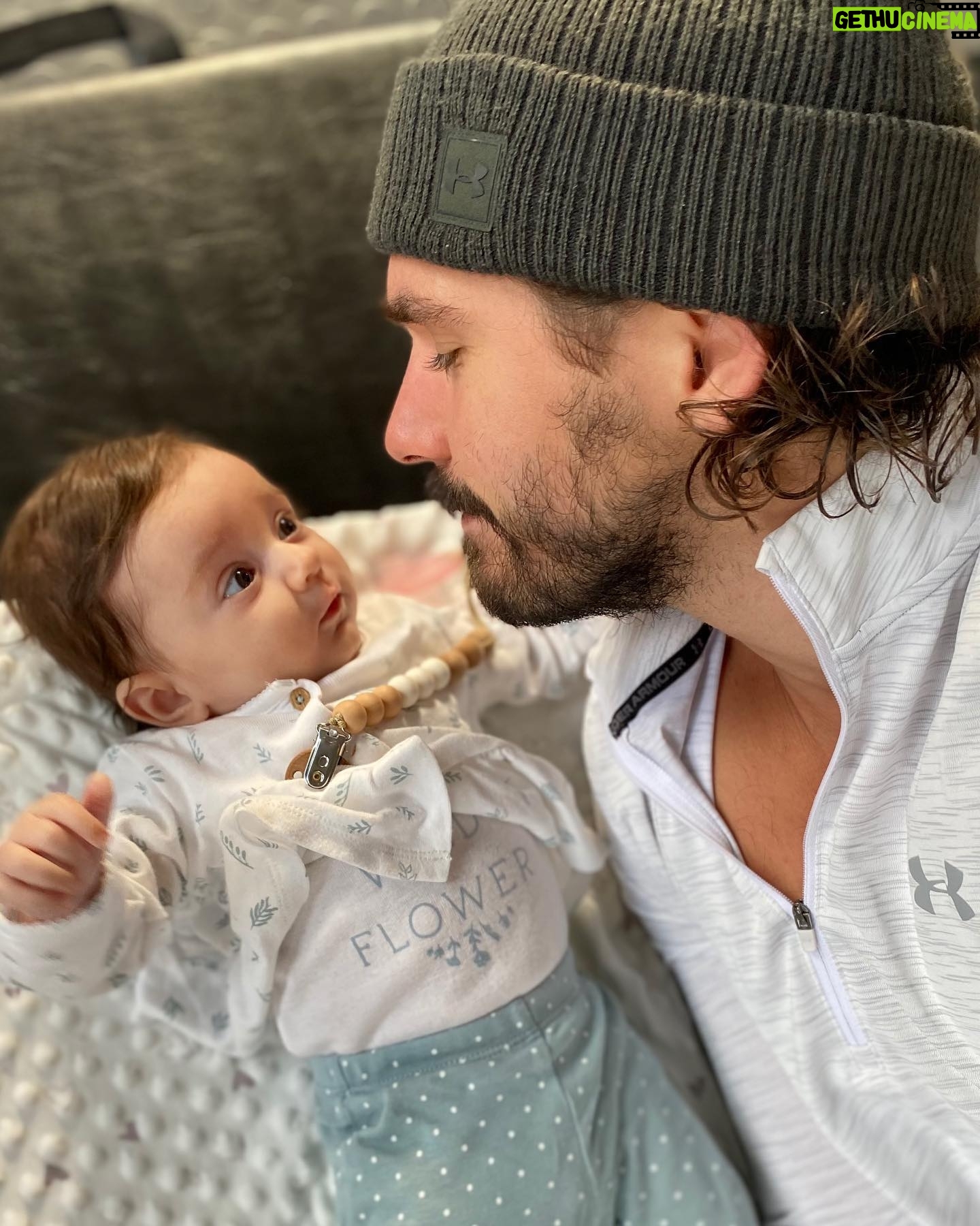 Louis-Philippe Lacroix - 6.5K Likes - La face à Samie quand elle réalise que je viens de manger du Amir avec la sauce à l’ail et que je m’approche un peu trop..
SWIPE LEFT ▶️😂