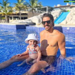 Louis-Philippe Lacroix Instagram - Arrête de vieillir stp 😭🥺❤️

#vafalloirpayertonvoyagedans8moisenplus 😅
#mexico #snow