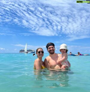 Louis-Philippe Lacroix Instagram - Classique recap d’après-voyage. Que de l’amour et du soleil dans mon cœur! Merci de votre participation ❤️🫡🐠☀️

#cruise #bahamas #puertorico #ilesturquesetcaïques #republicadominicana #boat #friends #love