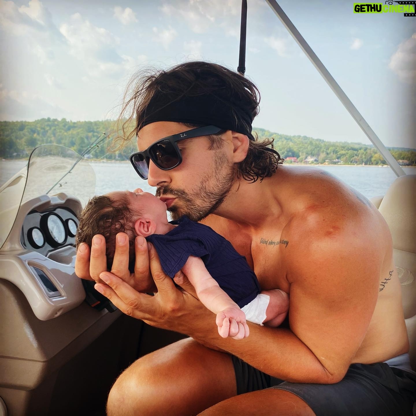 Louis-Philippe Lacroix - 8.1K Likes - Beau week-end avec une première promenade en ponton pour ma belle amour Samie chou 🥰 et un tournoi de golf bien plaisant avec la meute pour la fête à mon chum le doc chiro @mathplouffe66 ! 👨🏽⚕️ #baby #boat #golf #wolfpack #vertebres