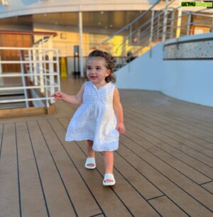 Louis-Philippe Lacroix Instagram - Classique recap d’après-voyage. Que de l’amour et du soleil dans mon cœur! Merci de votre participation ❤️🫡🐠☀️

#cruise #bahamas #puertorico #ilesturquesetcaïques #republicadominicana #boat #friends #love