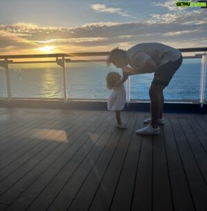 Louis-Philippe Lacroix Instagram - Classique recap d’après-voyage. Que de l’amour et du soleil dans mon cœur! Merci de votre participation ❤️🫡🐠☀️

#cruise #bahamas #puertorico #ilesturquesetcaïques #republicadominicana #boat #friends #love