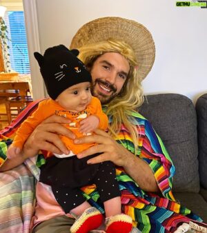 Louis-Philippe Lacroix Instagram - Joyeux #halloween peuple! 🐈‍⬛🍭🎃 #samiesfirst #boo #miaow #tequila