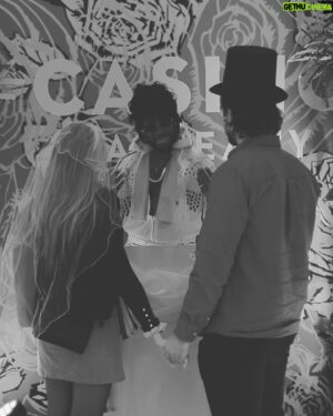 Louis-Philippe Lacroix Instagram - Merci à tout le monde qui étaient présents pour notre union ce week-end! C’était très #lit. Gros gain au Casino en plus! Drink on me! ❤️👰🏼‍♀️🤵🏽‍♂️💸