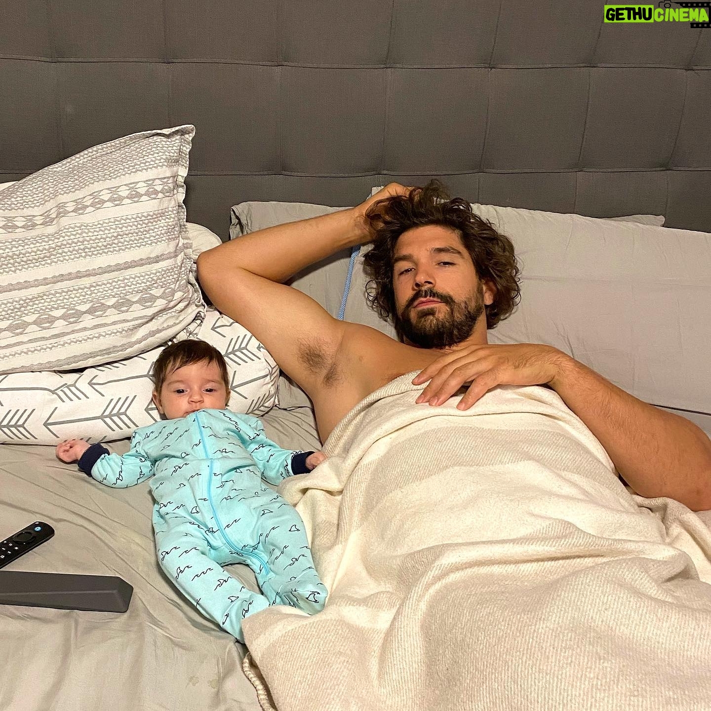 Louis-Philippe Lacroix - 6.8K Likes - Cozy matin d’automne avec #bae un peu échevelés.
🍂🍁🥰👶🏻
.
.
.PS: Pouvez-vous dire à ma blonde qu’on a les mêmes yeux elle et moi plz..👀🤪.
#fall #morning #love #chilling