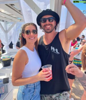Louis-Philippe Lacroix Instagram - Retour aux sources #summer2018 David guetta avec les amis et Laurent! 😍🥹🫶🏼 Un mixte de nostalgie, sueur, poussée de gens, corps sableux et poussiereux, des vodkas sodas, mais surtout beaucoup de plaisir! #beachdayeveryday #guetta #2024 #summer #sexybitch