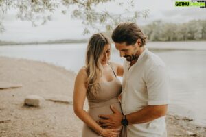 Louis-Philippe Lacroix Instagram - Bonne fête des mères à la meilleure mère que j’aurais jamais pu demander pour mon enfant! Je t’aime et t’es parfaite! Samie et moi sommes chanceux de t’avoir ❤️🤰🏽🥹🙏🏻

Ps: Bonne fête des mères à ma mom zaza aussi haha ❤️❤️

#mom #mothersday #love