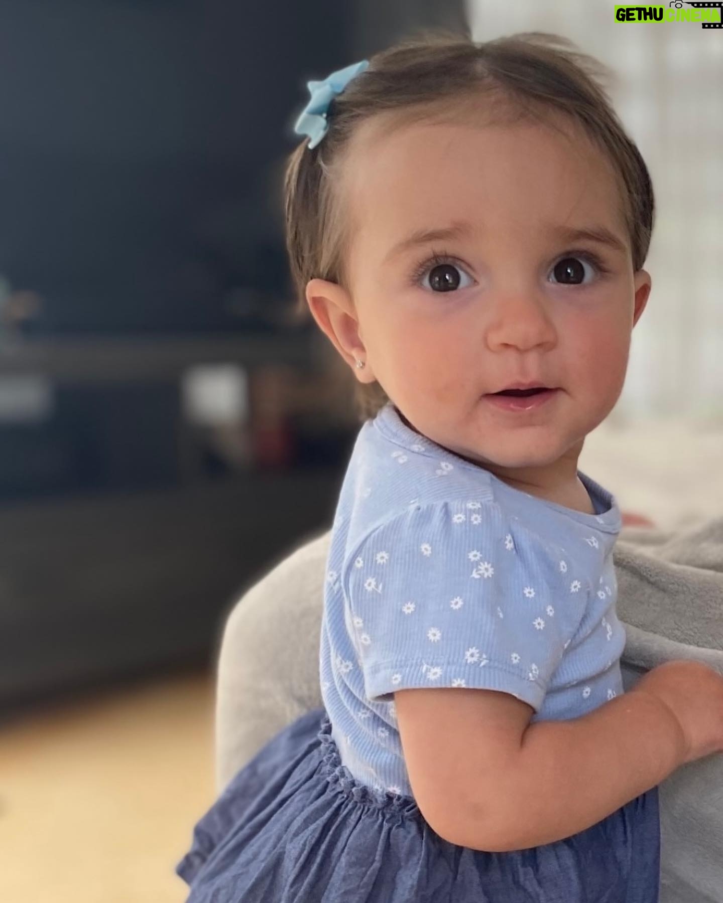 Louis-Philippe Lacroix - 4.6K Likes - Bonne fête ma p’tite chérie! T’as changé ma vie pour le mieux à jamais! Tu assagis mon cœur de papa jour après jour et ce pour le restant de ma vie! J’ai déjà hâte que tu me présente ton nouveau chum à 14 ans et que je le regarde d’un air soucieux et menaçant 👀 (joke 😂) Profite de ta journée de fête avec ceux qui t’aime! T’es un bon bébé je t’aime ❤️❤️❤️ … Popa 🥹❤️ #daughter #birthday #1year #dad #love