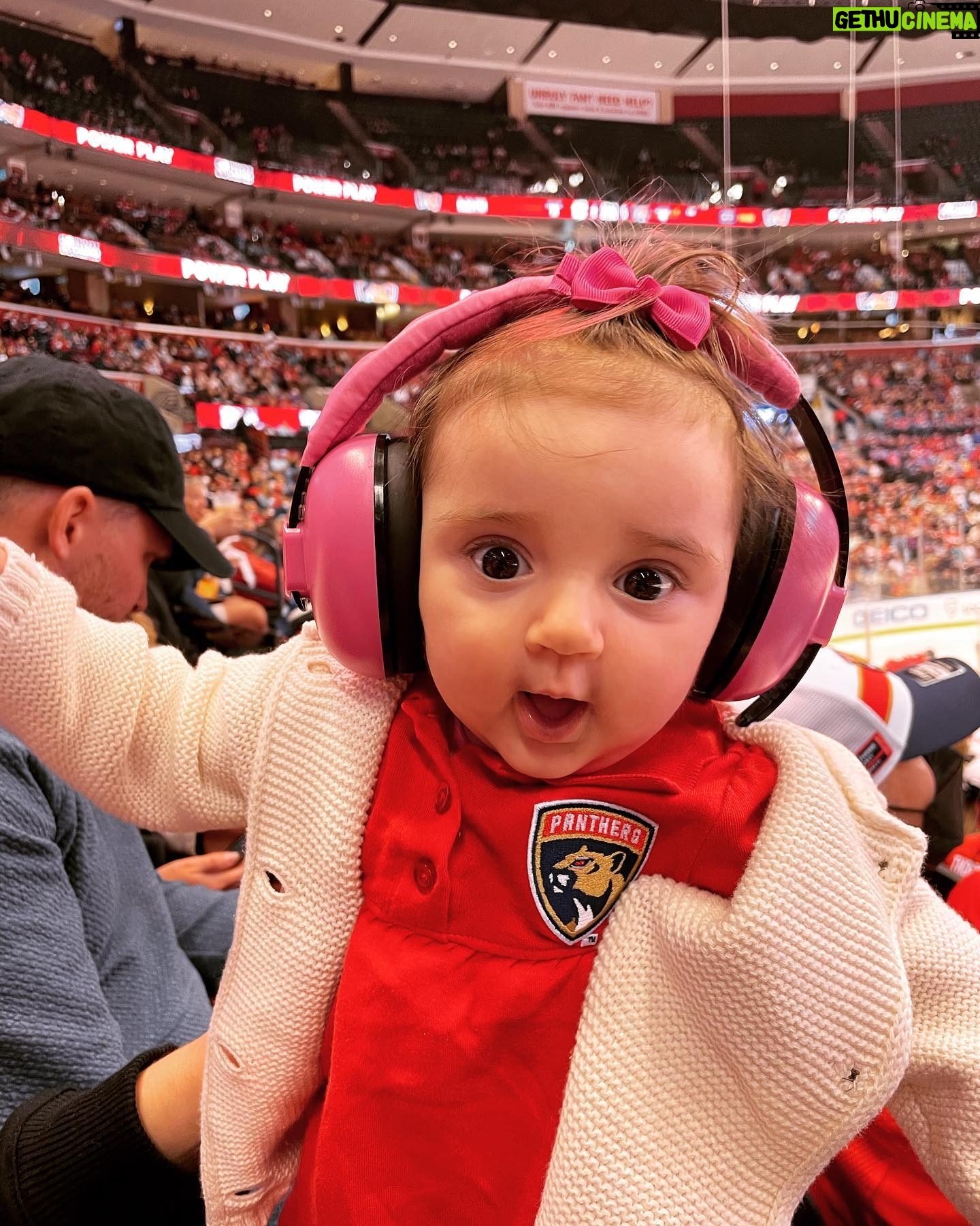 Louis-Philippe Lacroix - 5.3K Likes - Game #3 round 1 cet après-midi pour notre chum @jonnyhuby11! Samie04 got your back brothaaaa! Gros chilling avec toutes tes chums au gym pour te regarder scorer 1-2 goals comme d’hab! Go @flapanthers go! #madsamie #panthers #playoffs #hockey #baby