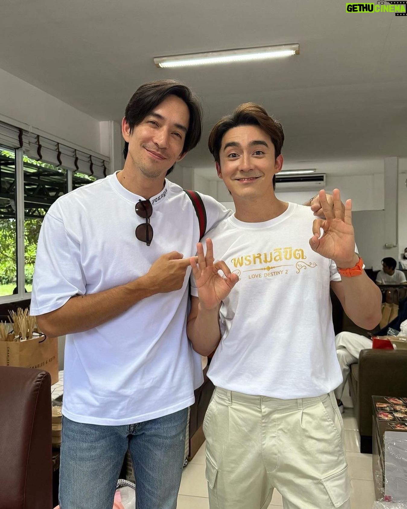 Louis Scott - 40.6K Likes - ไม่เป็นไรนะจอร์จลูกพ่อ มาอยู่ด้วยกัน @Kaninohm #จอร์จฟอลคอน #เป็นกำลังใจให้ทีมพรหมลิขิตนะครับ cr. @ohmkaninofficial