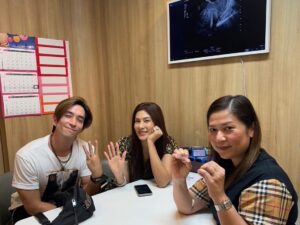Louis Scott Instagram - ❤️❤️❤️ @pawarisayimyam @pwsclinicbangkok