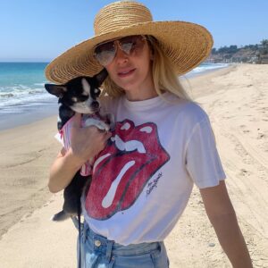 Louise Linton Instagram - #staycation ☀️🌻💛🌼