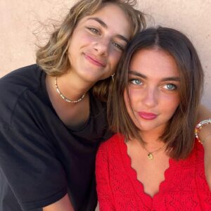 Louise Malek Instagram - Toujours aussi fraîches même sous 40 degré