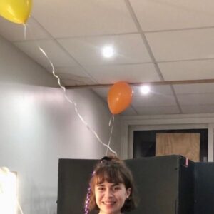 Louise Malek Instagram - A skam, à jo, à nous, a vous 
💛🍯🌻☀️🥇

📸 @tianesm