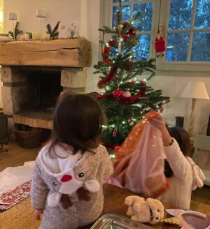 Louise Monot Instagram - Joyeux Noël!🎄❤️🎄