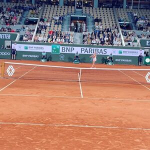 Louise Monot Instagram - Merci @Rolex pour cette soirée de rêve @rolandgarros 🙏🏻✨🎾 
Night Session Sabalenka/Stephens