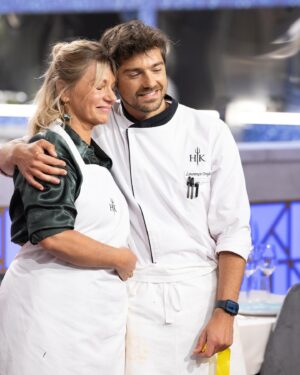 Lourenço Ortigão Instagram - Decidi fazer este Post apenas hoje porque, apesar de saber que as notícias se espalham rápido, não quis ser spoiler para muitas pessoas que sei que voltam atrás durante a semana para ver o programa! Chegou finalmente o final do Hells Kitchen Famosos e não podia estar mais FELIZ por esta vitória!! Verdade seja dita, havia 6 possíveis vencedores e qualquer um de nós merecia ganhar este programa. Tive a sorte de ser eu mas como disse a minha @martiinha.ferreira ganhamos todos.
OBRIGADO antes de mais ao @daniel__oliveira , á @sicoficial ao Chef @ljubostanisic pelo convite, ao grupo magnífico que fez parte deste programa, a toda a equipa técnica e produção, aos chefs Maldonado e Rafael que nos ensinaram e ajudaram MUUUUITO, e a vocês que assistiram ao programa e me enviaram milhares de mensagens de apoio. Estou muito, muito feliz!
VAMOOOOOS 🎉🎉🎉
