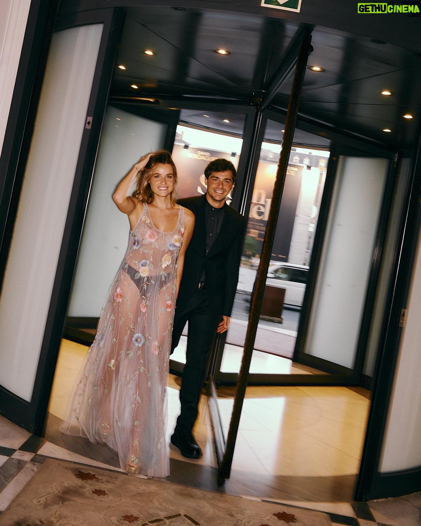 Lourenço Ortigão - 60.8K Likes - Few moments before the red carpet at @sansebastianfes with @armanibeauty 💥 @vanityfairspain @vanityfair
@giorgioarmani @kellybaileyy
📸 @andresgarlujan