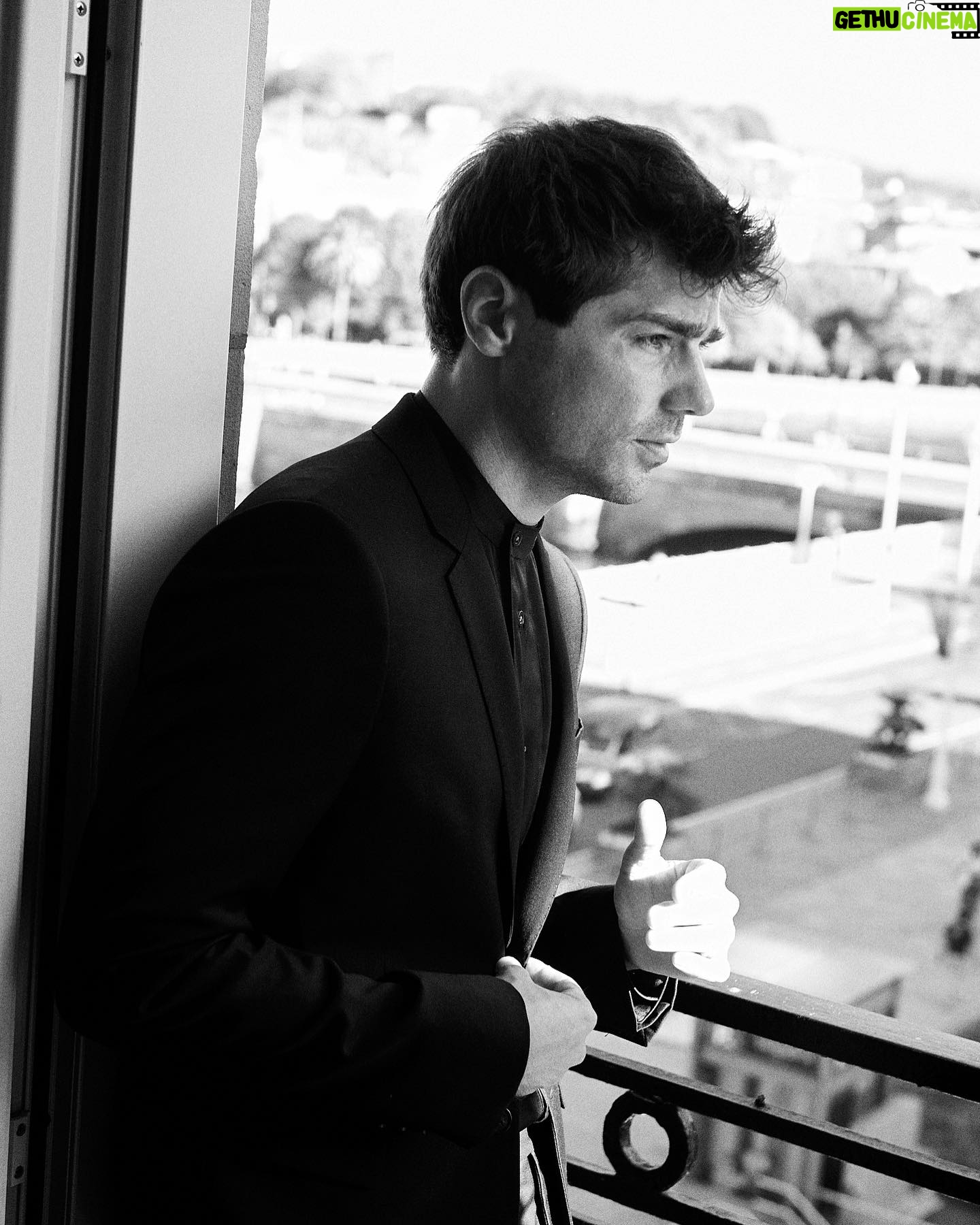 Lourenço Ortigão - 60.8K Likes - Few moments before the red carpet at @sansebastianfes with @armanibeauty 💥 @vanityfairspain @vanityfair
@giorgioarmani @kellybaileyy
📸 @andresgarlujan