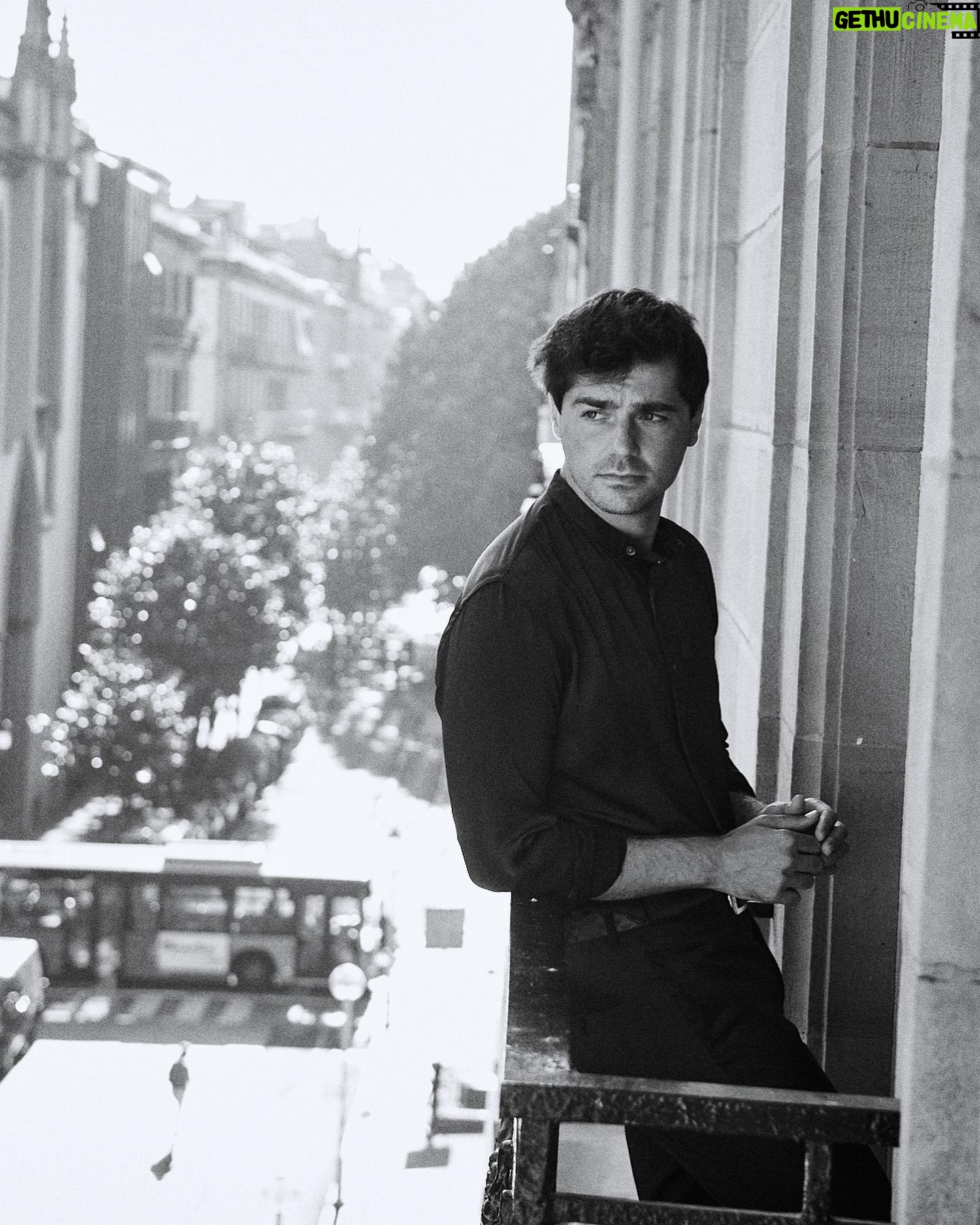 Lourenço Ortigão - 60.8K Likes - Few moments before the red carpet at @sansebastianfes with @armanibeauty 💥 @vanityfairspain @vanityfair
@giorgioarmani @kellybaileyy
📸 @andresgarlujan