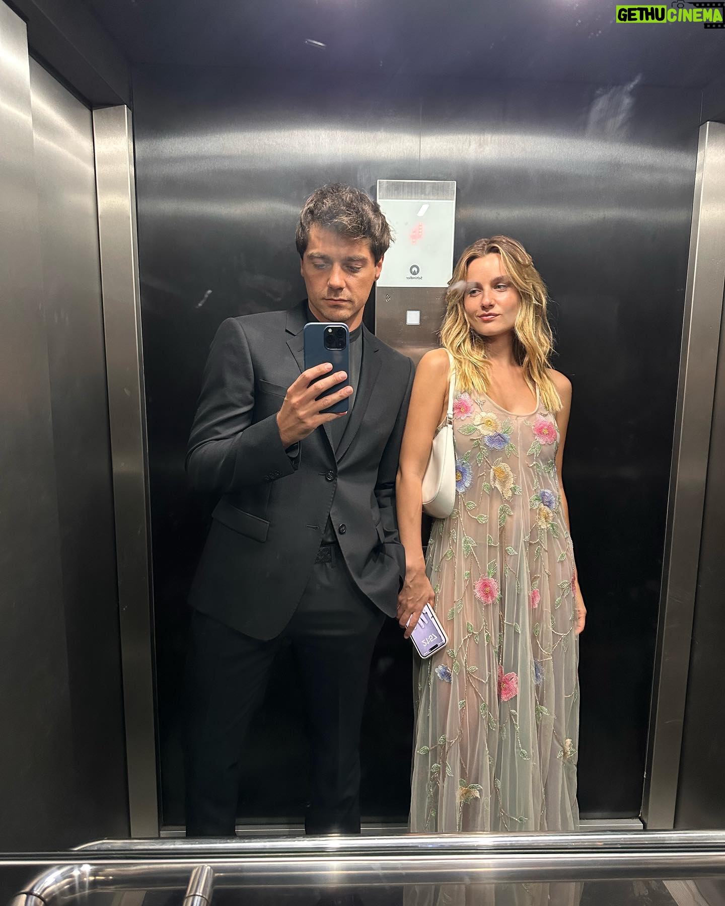 Lourenço Ortigão - 60.8K Likes - Few moments before the red carpet at @sansebastianfes with @armanibeauty 💥 @vanityfairspain @vanityfair
@giorgioarmani @kellybaileyy
📸 @andresgarlujan
