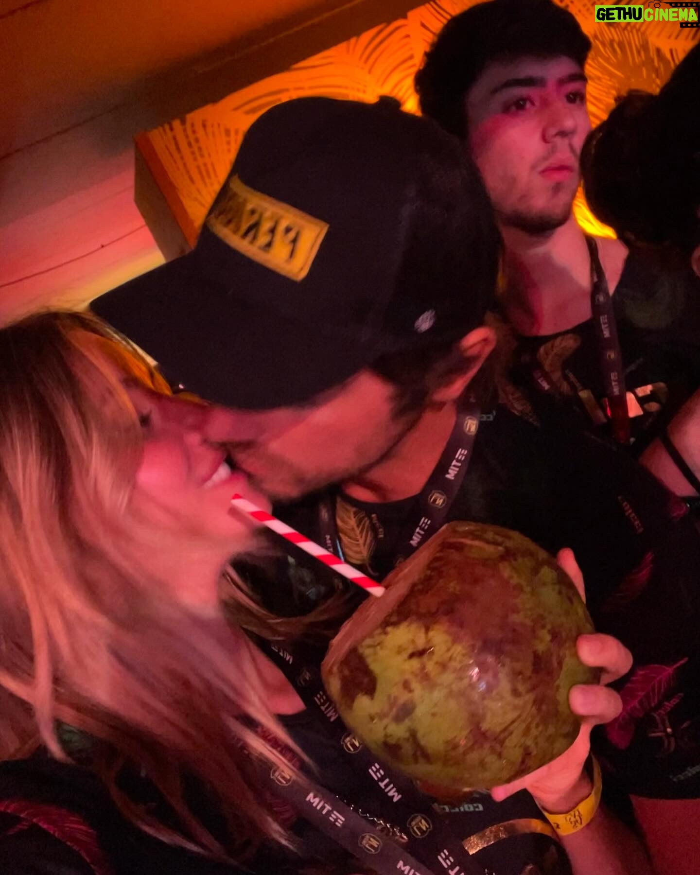 Lourenço Ortigão - 50K Likes - Carnaval no Rio há precisamente um ano 😍 voltava já!